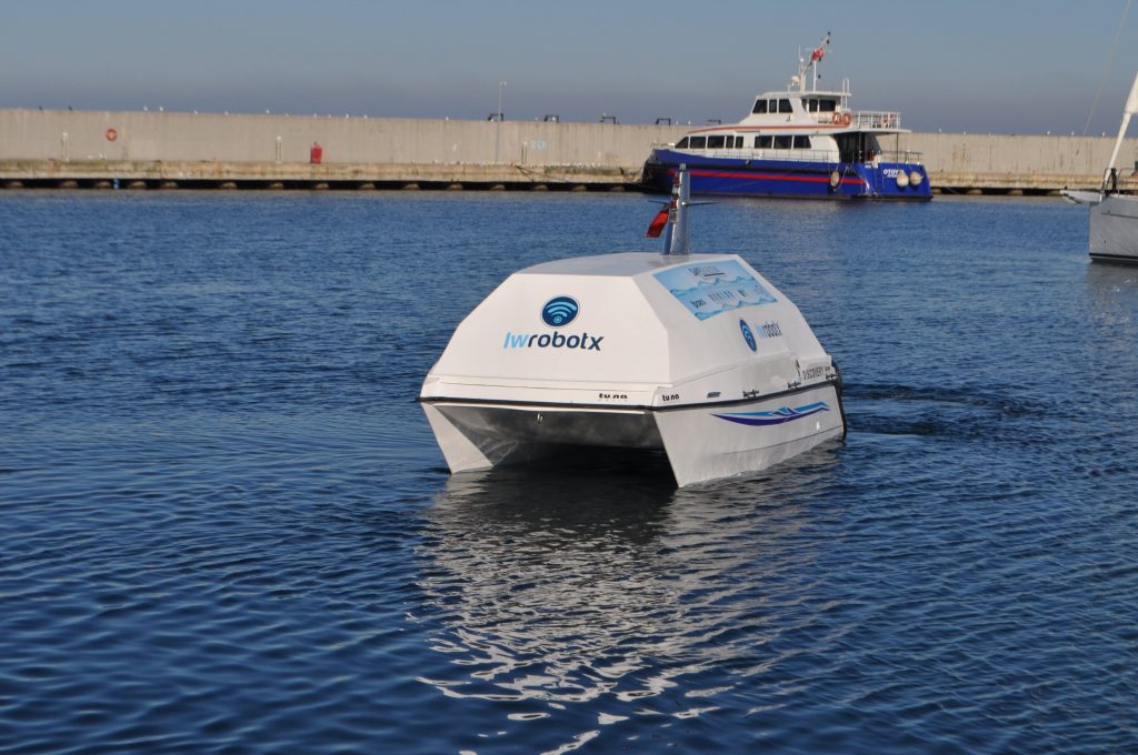 A fully autonomous sea-cleanup device at your service - Artificial ...